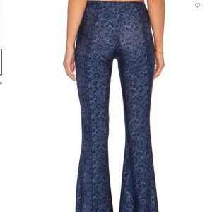 Size Medium: Janis Bells NOVELLA ROYALE Indigo Chantilly